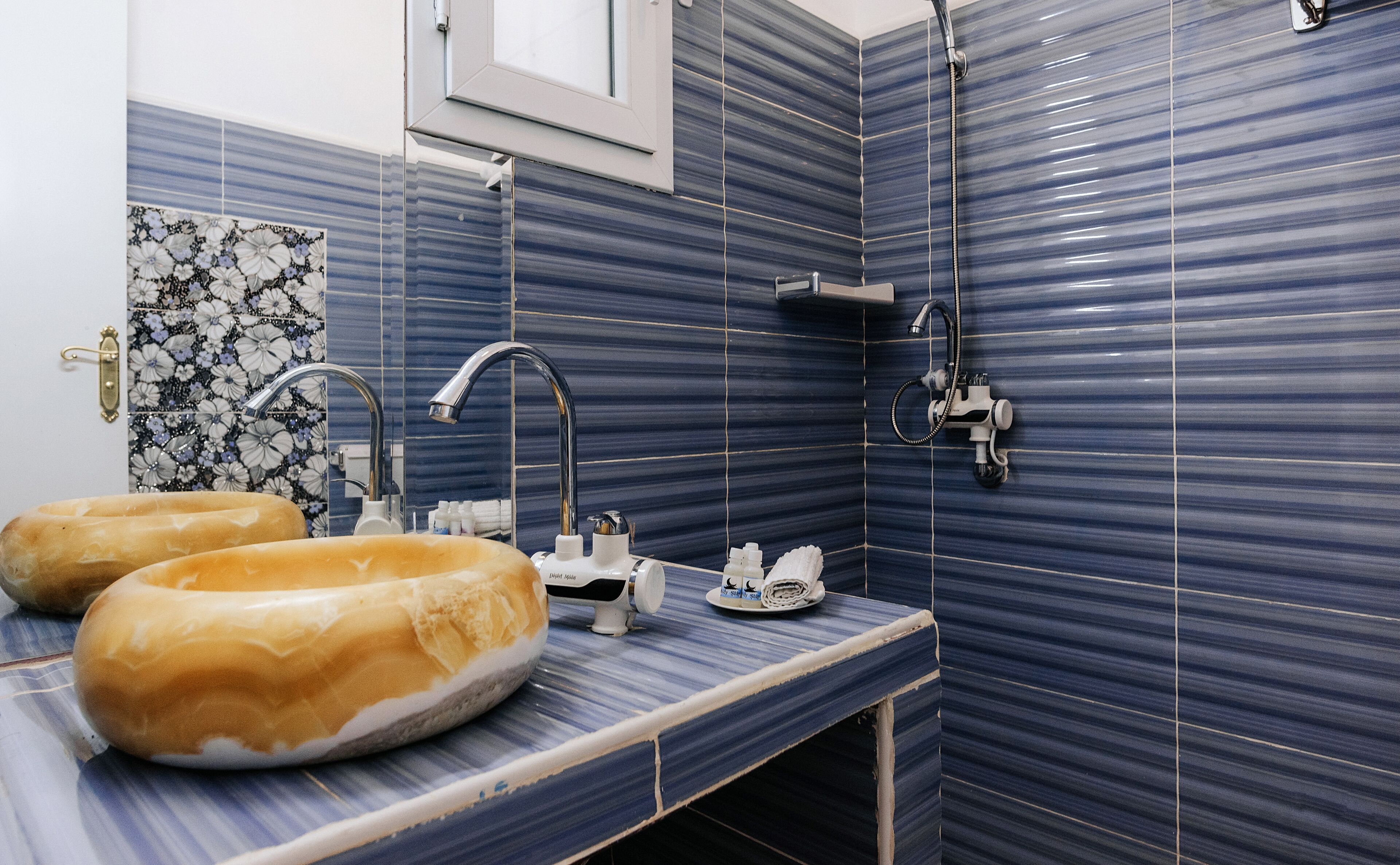 city triple room (2 + 1 room) | bathroom | shower, towels