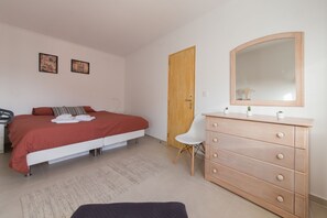 1 bedroom, WiFi, bed sheets - Casas Do Mar Ericeira, holiday apartments just steps away from beautiful beaches (Santo Isidoro)
