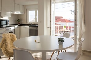 Microwave, oven, dishwasher, coffee/tea maker - Casas Do Mar Ericeira, holiday apartments just steps away from beautiful beaches (Santo Isidoro)