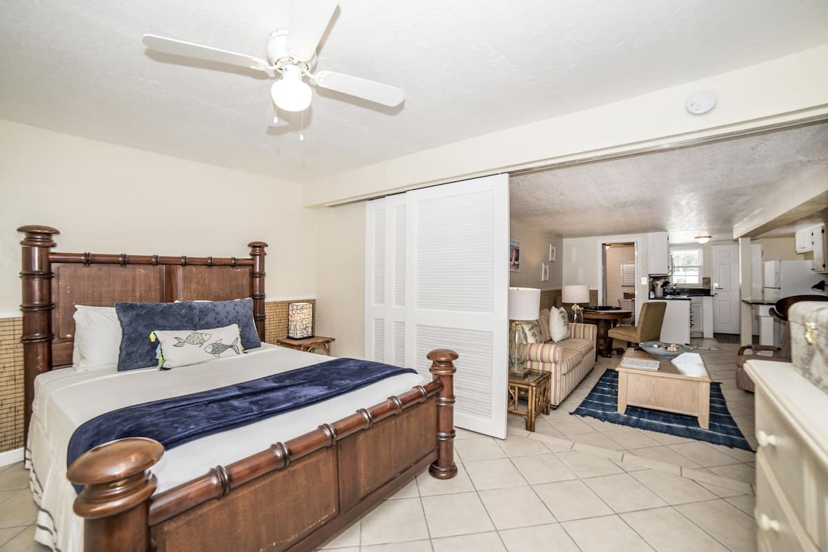 Habitación Deluxe, 1 habitación, no fumadores | Ropa de cama de alta calidad y espacio para trabajar con un portátil