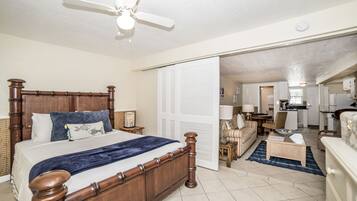 Deluxe Room, 1 Bedroom, Non Smoking | Premium bedding, individually decorated, individually furnished