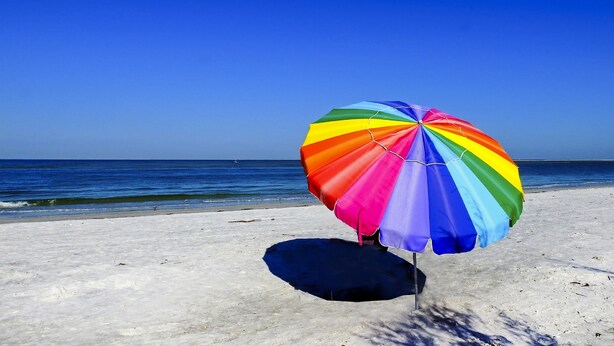 Beach nearby, white sand, free beach shuttle, beach cabanas