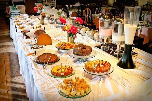 Sudah termasuk sarapan prasmanan setiap hari