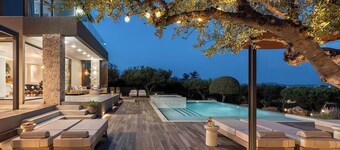 Carpos Villa, Minimal Design Living in Olive Grove