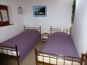 2 slaapkamers, een strijkplank/strijkijzer