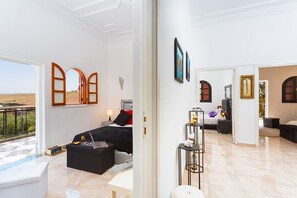 7 habitaciones y caja de seguridad en la habitación 