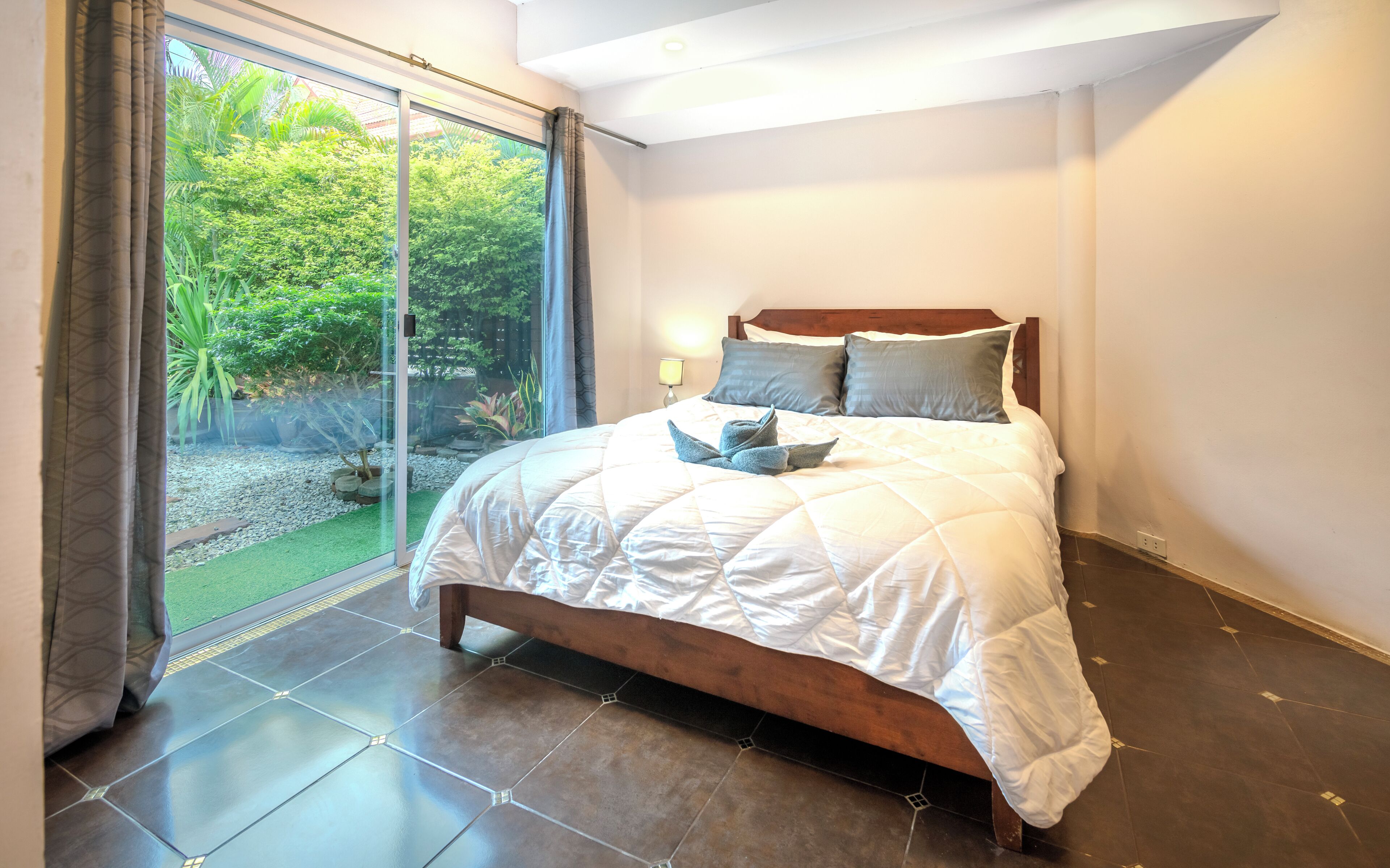 4 soverom, safe på rommet, skrivebord og strykejern/-brett