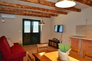 頂級公寓, 山谷景觀 | 起居區 |  LCD 液晶電視