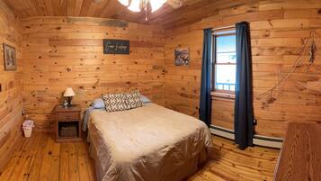 5 bedrooms, free WiFi, bed sheets