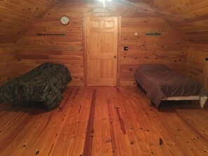 5 bedrooms, free WiFi, bed sheets