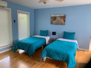 4 habitaciones, tabla de planchar con plancha, wifi y ropa de cama