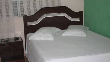 Quarto triplo básico | Wi-Fi de cortesia, roupa de cama