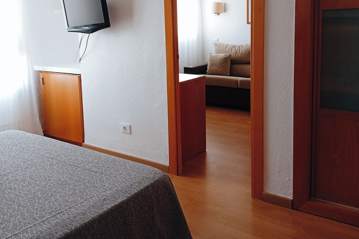 Deluxe Room | 1 bilik tidur, peti besi dalam bilik, meja, ruang kerja komputer riba