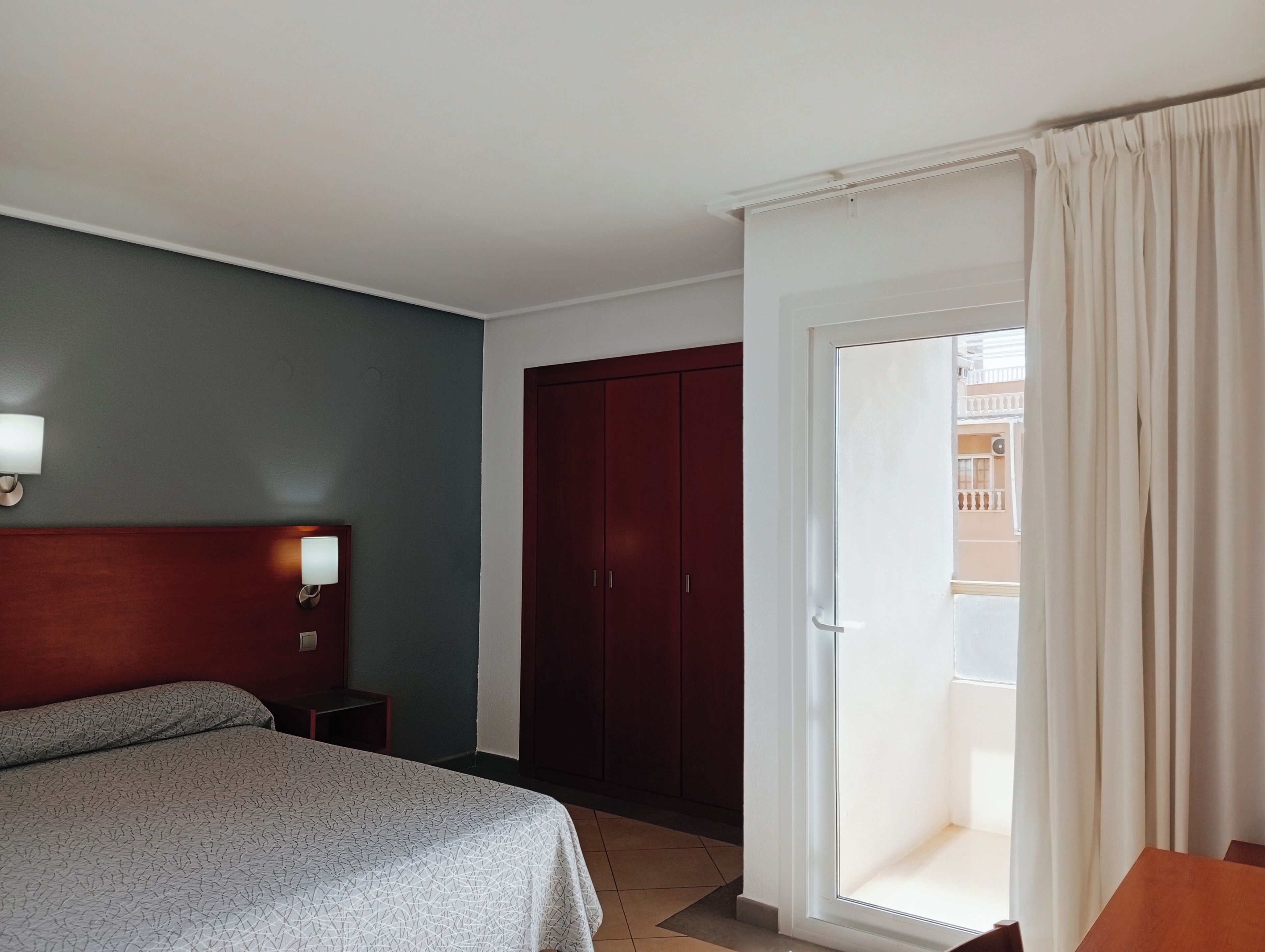 Coffres-forts dans les chambres, bureau