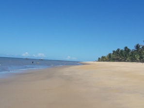 In Strandnähe, Liegestühle, Strandtücher