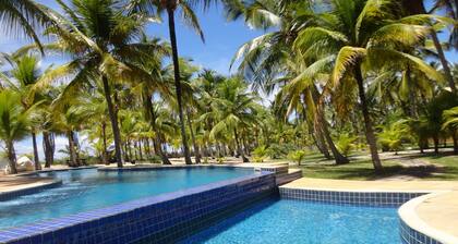 unabhängiges Haus in einer privaten Residenz mit Pool und direktem Zugang zum Strand