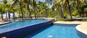 independent house in a private residence with pool and direct beach access