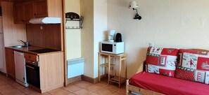Fridge, microwave, dishwasher, coffee/tea maker