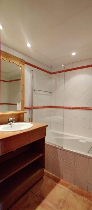 Bathtub