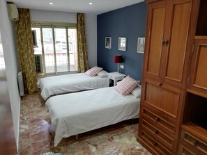 2 bedrooms, desk, iron/ironing board, free WiFi