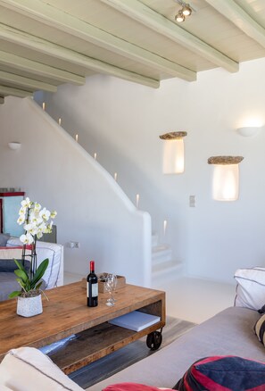 Télévision LCD, vidéothèque, chaîne hi-fi