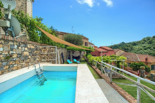 Borgo house: relaxation mini private pool and garden