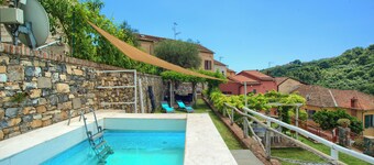 Casa Borgo: yksityinen puutarha, poreallas ja lasten leikkipaikka