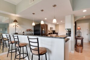 冰箱、微波炉、烤箱、炉灶