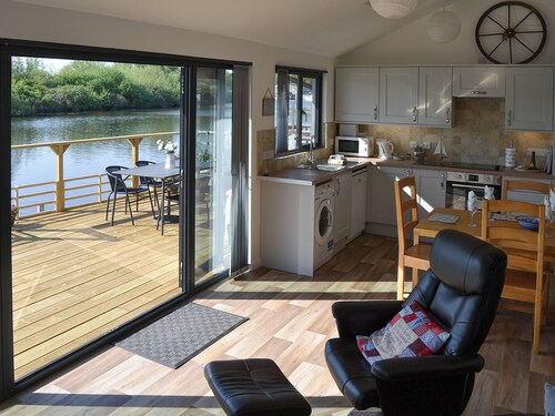 2 bedroom accommodation in Brundall