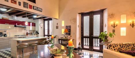 Exclusive-Apartment | Wohnbereich | Fernseher