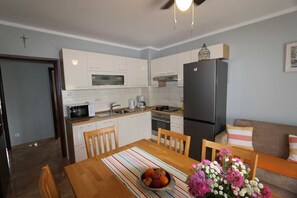 Fridge, coffee/tea maker, cookware/dishes/utensils, dining tables - Apartment Villa Marica (60247-A2) (Silo - island Krk)