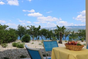 Outdoor dining - Apartment Djakovic Boba 2 (Silo - island Krk)
