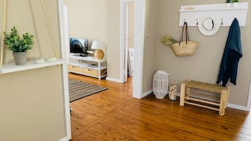 2 habitaciones, tabla de planchar con plancha, cuna de viaje y wifi
