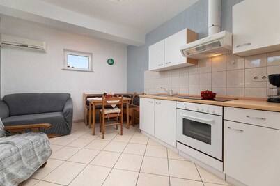 Apartments Pađen Milan 60249-A1