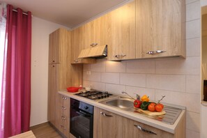 Fridge, stovetop, coffee/tea maker, cookware/dishes/utensils - Apartments Mrakovcic Mirjana (10009-A1) - Silo - island Krk (Silo - island Krk)
