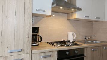 雪櫃、爐具、咖啡機/沖茶器、廚房用具/餐具/器皿