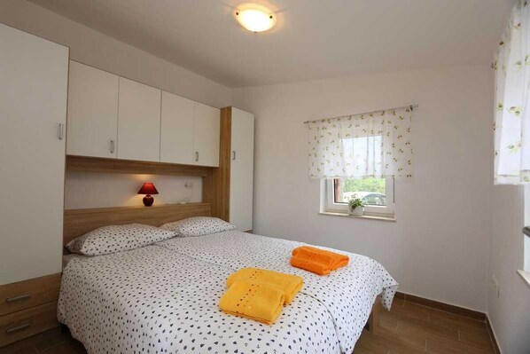 A bedroom with a bed, a nightstand, a window with curtains, and a ceiling light. - House Car Mirko (Silo - island Krk)