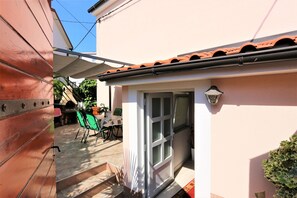 Outdoor dining - Apartments Ticak (60255-A1) - Klimno - island Krk (Klimno - island Krk)