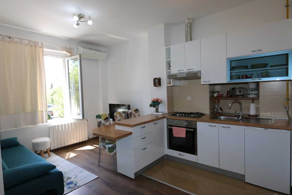 Kühlschrank, Ofen, Toaster, Kochgeschirr/Geschirr/Besteck