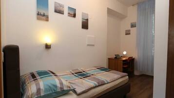 2 bedrooms, iron/ironing board, free WiFi, bed sheets