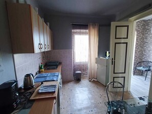 Fridge, microwave, oven, coffee/tea maker