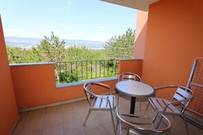 Outdoor dining - Apartment Dudovic Darko nr 3 (Silo - island Krk)