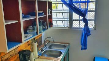 Economy Apartment, Private Kitchen | 1 habitación, tabla de planchar con plancha, wifi gratis y ropa de cama