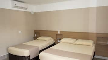 Quarto quádruplo família | Frigobar, escrivaninha, espaço de trabalho para notebook