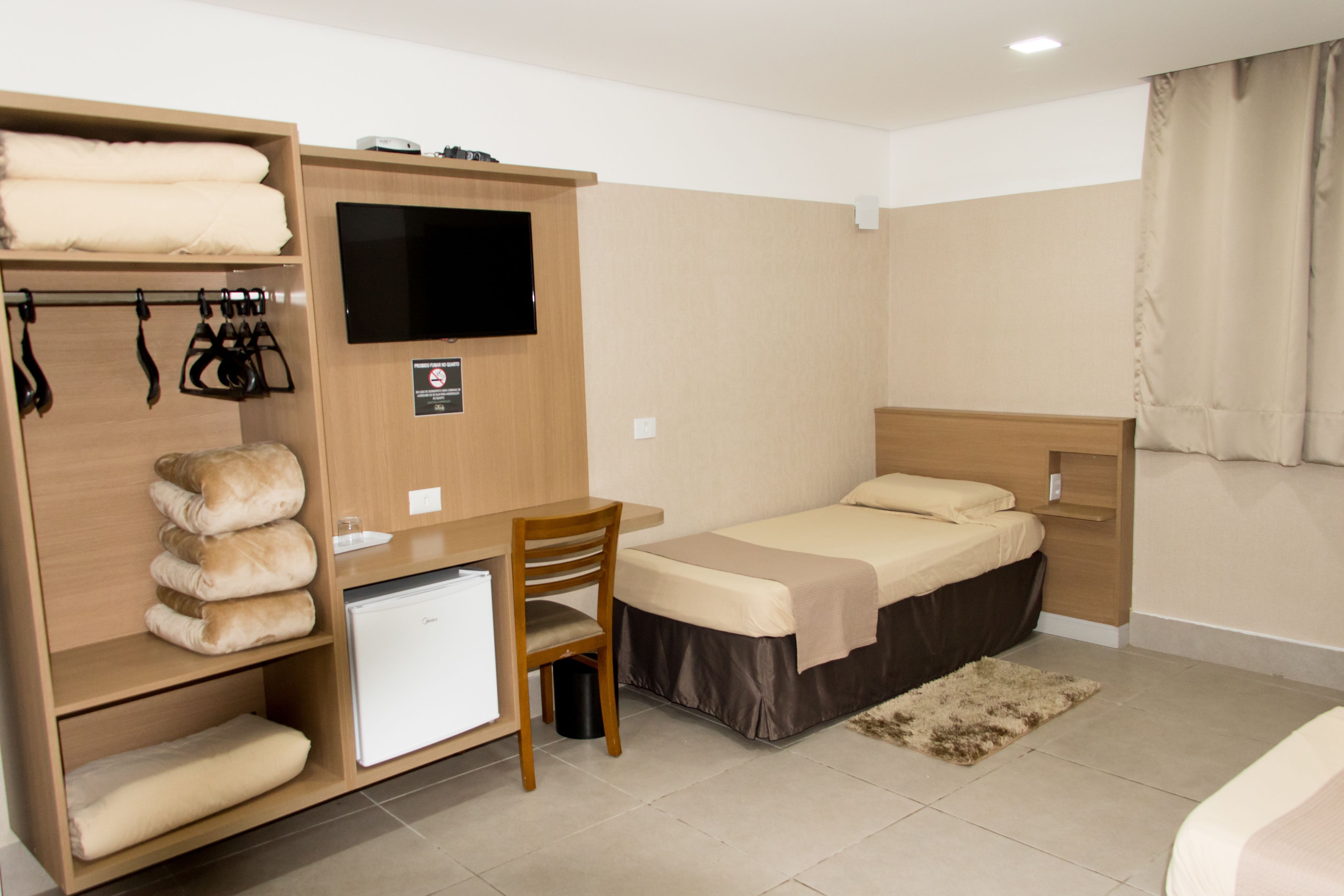 Minibar, desk, laptop workspace, free WiFi