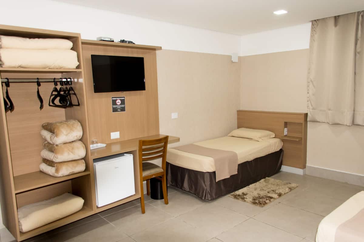 Minibar, desk, laptop workspace, free WiFi