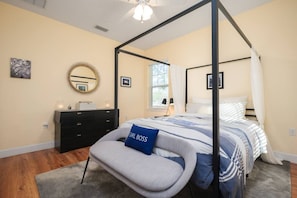 3 bedrooms, desk, iron/ironing board, free WiFi