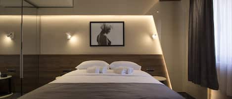 Frette Italian sheets, premium bedding, pillow-top beds, minibar