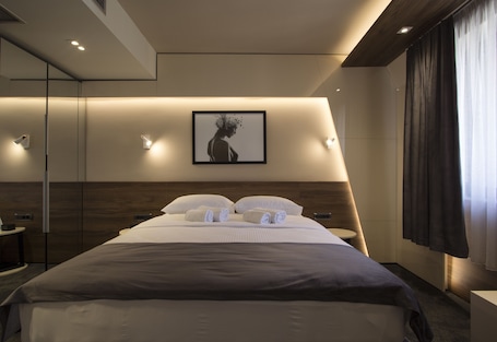 Deluxe Triple Room | Frette Italian sheets, premium bedding, pillowtop beds, minibar