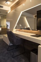 Frette Italian sheets, premium bedding, pillow-top beds, minibar